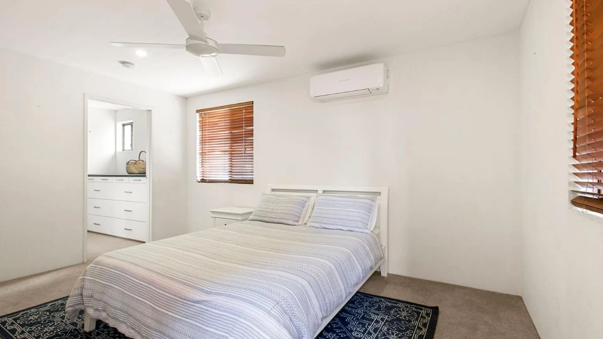 Island View Unit 3, 23 Esplanade, Bulcock Beach 卡伦德拉